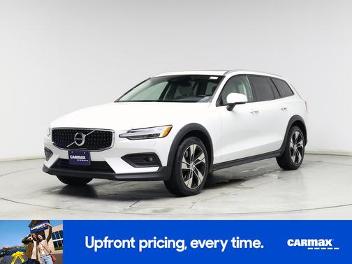 White 2022 Volvo V60 Cross Country T5