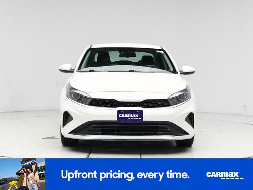 White 2023 Kia Forte LX