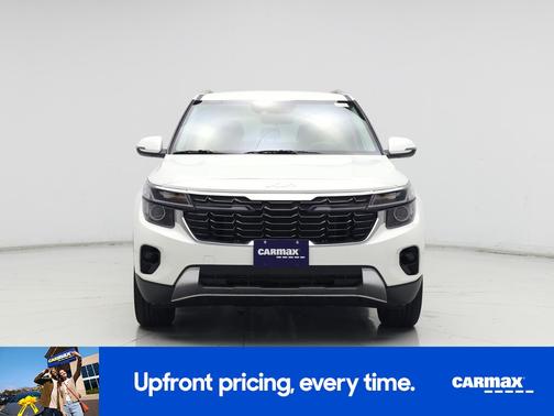 White 2025 Kia Seltos S