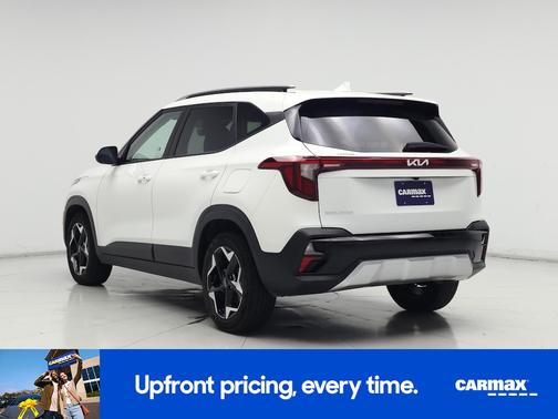 White 2025 Kia Seltos S