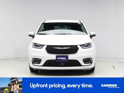 White 2023 Chrysler Pacifica Touring L