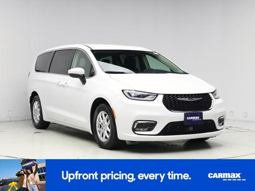 White 2023 Chrysler Pacifica Touring L