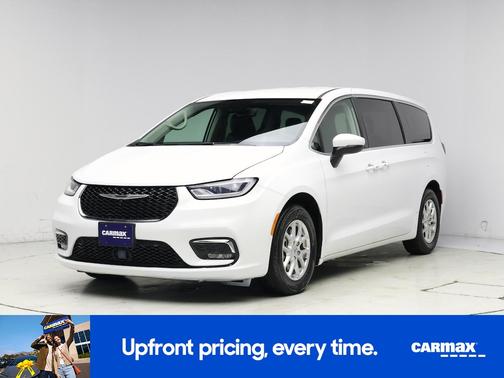 White 2023 Chrysler Pacifica Touring L