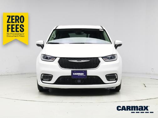 White 2023 Chrysler Pacifica Touring L