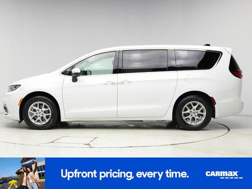 White 2023 Chrysler Pacifica Touring L