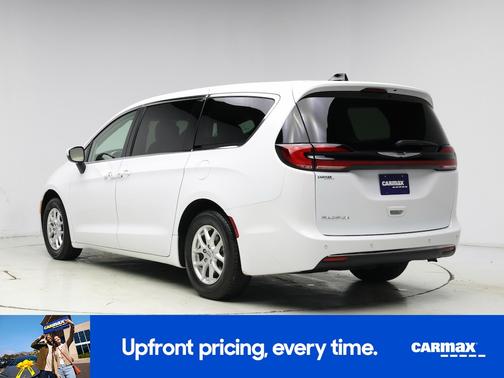 White 2023 Chrysler Pacifica Touring L