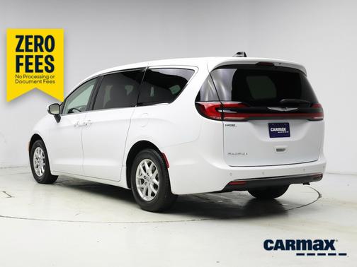 White 2023 Chrysler Pacifica Touring L