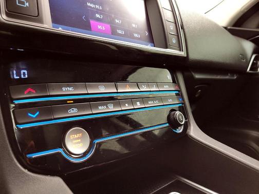 2018 Jaguar F-PACE 25t Prestige for sale in San Antonio, TX - image 20
