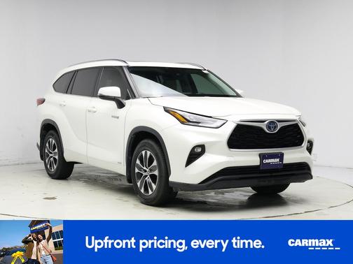 White 2021 Toyota Highlander Hybrid XLE
