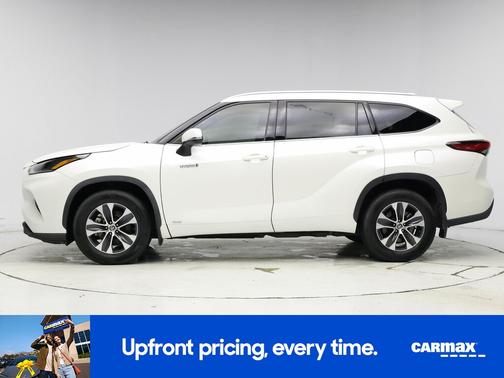 White 2021 Toyota Highlander Hybrid XLE