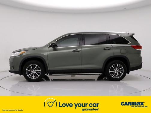 Photo 3 of 27 of 2019 Toyota Highlander XLE