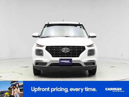 White 2023 Hyundai VENUE SE