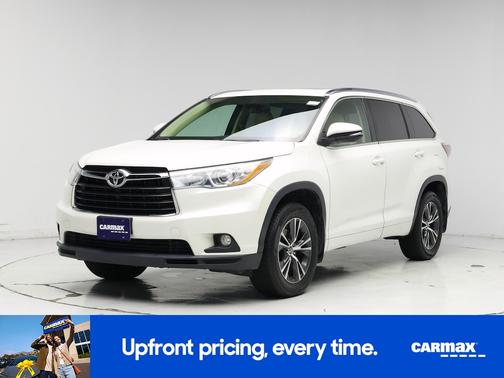 White 2016 Toyota Highlander XLE