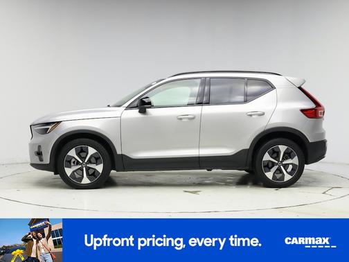 Silver 2023 Volvo XC40 B5 Plus Dark Theme
