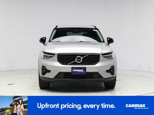 Silver 2023 Volvo XC40 B5 Plus Dark Theme