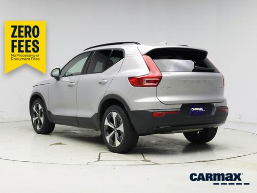 Silver 2023 Volvo XC40 B5 Plus Dark Theme