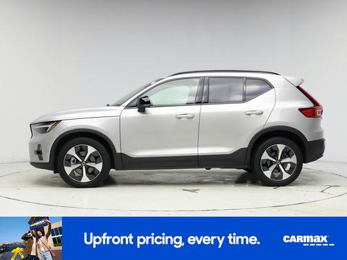 Silver 2023 Volvo XC40 B5 Plus Dark Theme