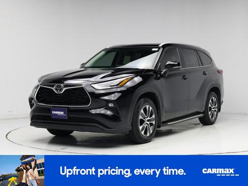 Black 2024 Toyota Highlander XLE