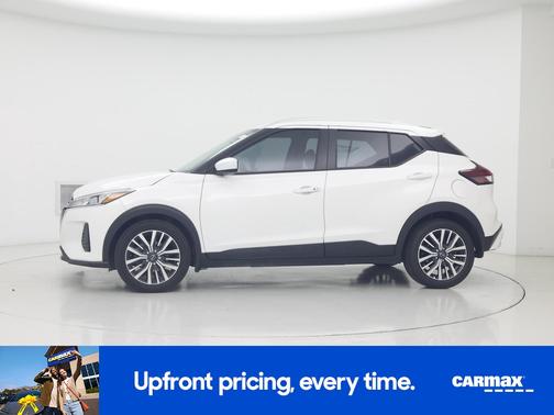White 2023 Nissan Kicks SV