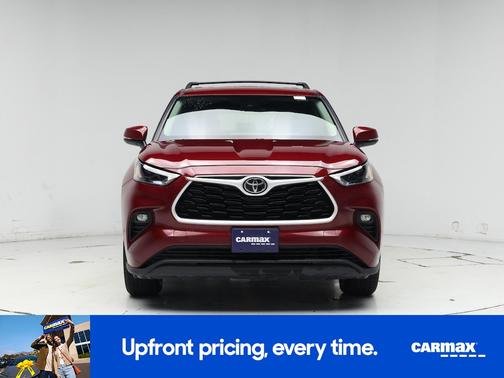 Red 2022 Toyota Highlander LE