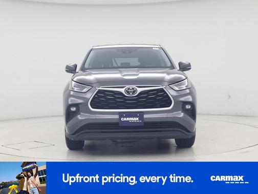 Gray 2024 Toyota Highlander LE