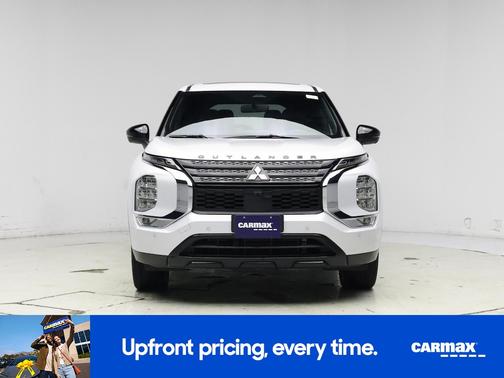 White 2024 Mitsubishi Outlander SE Black Edition