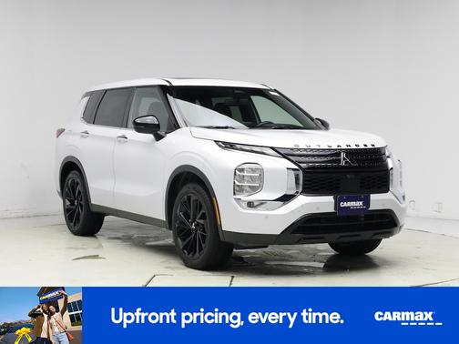 White 2024 Mitsubishi Outlander SE Black Edition