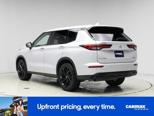 White 2024 Mitsubishi Outlander SE Black Edition