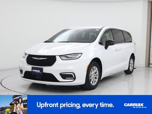 White 2025 Chrysler Pacifica Select