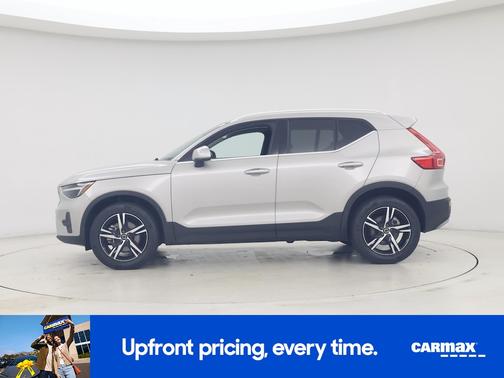 2025 Volvo XC40 B5 Core Bright Theme