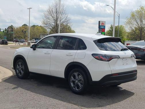 Platinum White Pearl 2026 Honda HR-V LX