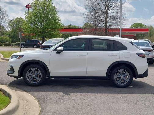 Platinum White Pearl 2026 Honda HR-V LX