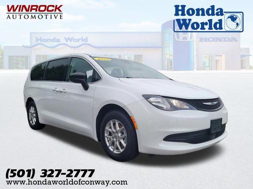 Bright White Clearcoat 2024 Chrysler Voyager LX