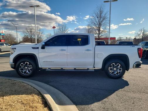 2024 GMC Sierra 1500 SLT