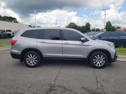 Silver Metallic 2022 Honda Pilot 2WD EX-L