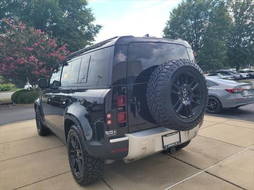 2024 Land Rover Defender 110 P300