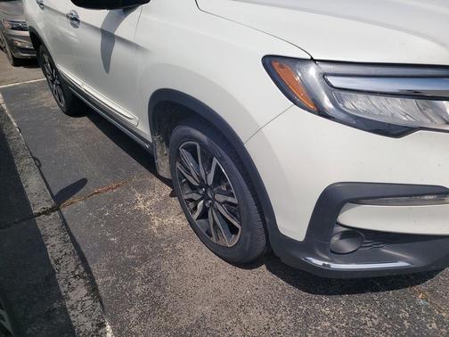 Platinum White Pearl 2022 Honda Pilot Touring 8-Passenger