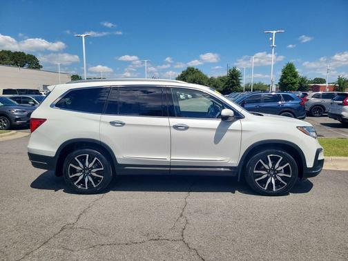 Platinum White Pearl 2022 Honda Pilot Touring 8-Passenger