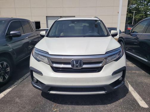 Platinum White Pearl 2022 Honda Pilot Touring 8-Passenger