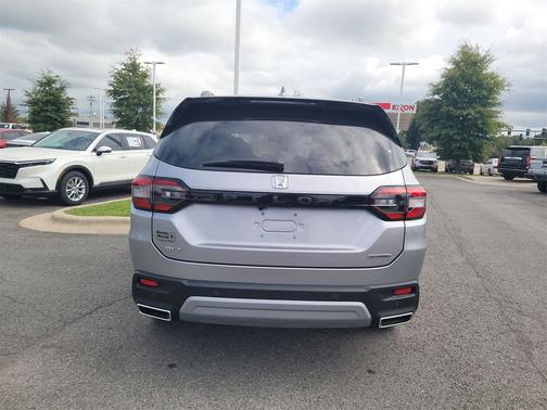 2025 Honda Pilot Touring 8-Passenger