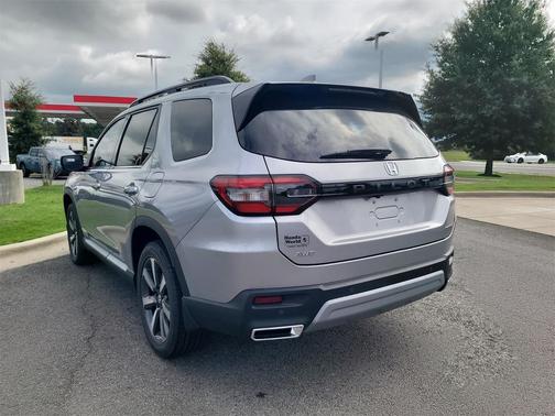 2025 Honda Pilot Touring 8-Passenger