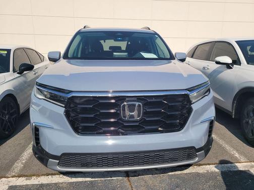 Sonic Gray Pearl 2024 Honda Pilot Touring 8-Passenger