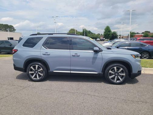 Sonic Gray Pearl 2024 Honda Pilot Touring 8-Passenger