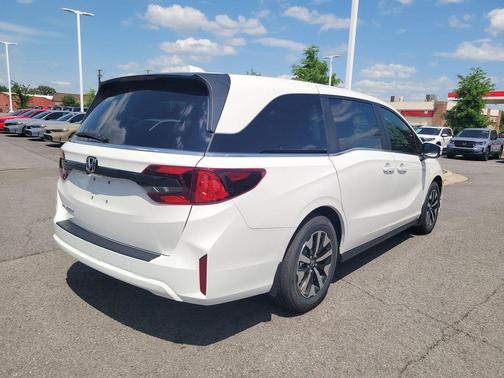 Platinum White Pearl 2026 Honda Odyssey EX-L