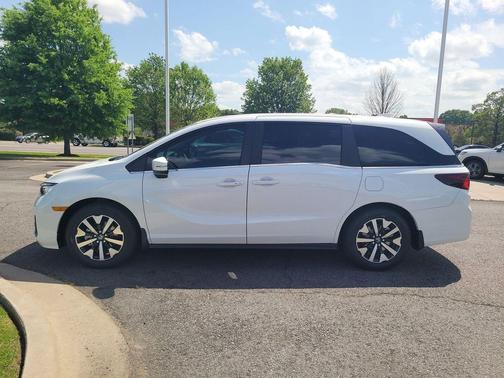 Platinum White Pearl 2026 Honda Odyssey EX-L