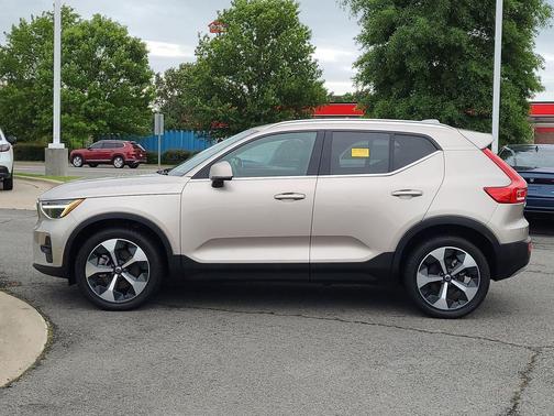 2023 Volvo XC40 B4 Ultimate Bright Theme