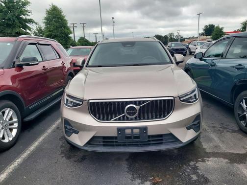 2023 Volvo XC40 B4 Ultimate Bright Theme
