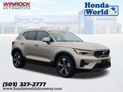 2023 Volvo XC40 B4 Ultimate Bright Theme