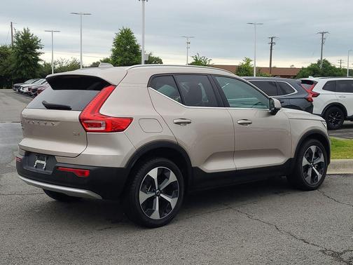 2023 Volvo XC40 B4 Ultimate Bright Theme