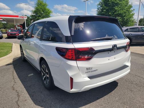 Platinum White Pearl 2026 Honda Odyssey EX-L
